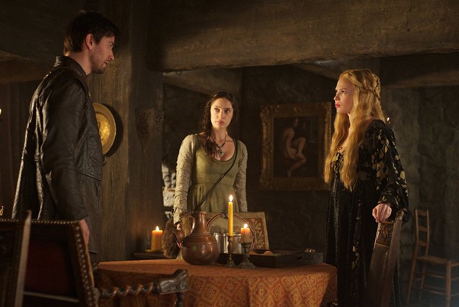 Reign - Season 3 - The Hound and the Hare - Photos - Torrance Coombs, Celina Sinden
