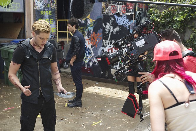 Shadowhunters: The Mortal Instruments - La Traque - Tournage - Dominic Sherwood