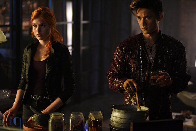 Shadowhunters: The Mortal Instruments - Anielskie moce - Z filmu - Katherine McNamara, Harry Shum Jr.