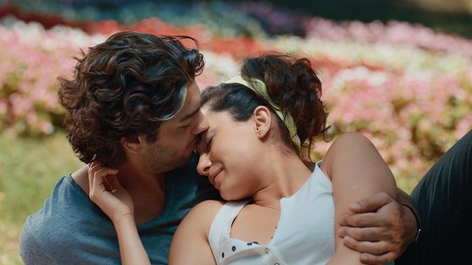 Her Şey Aşktan - Film - Şükrü Özyıldız, Hande Doğandemir