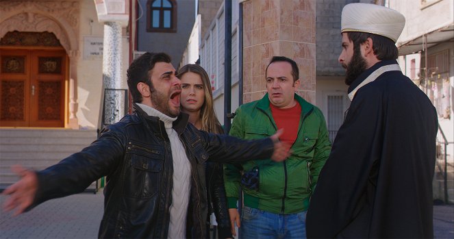 Adana İşi - De la película - Melih Selçuk, Ceyda Ateş Toplusoy, Murat Akkoyunlu