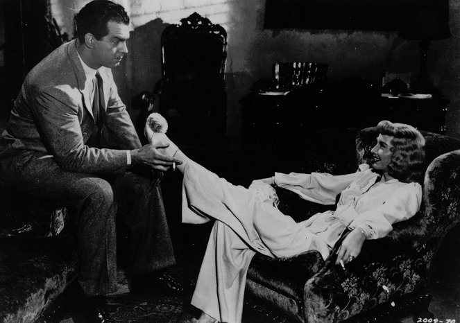 Double Indemnity - Photos - Fred MacMurray, Barbara Stanwyck