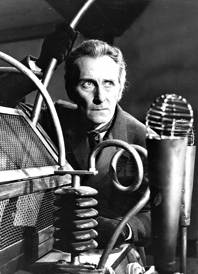 Frankenstein créa la femme - Film - Peter Cushing