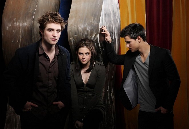 A Saga Twilight: Eclipse - Promo - Robert Pattinson, Kristen Stewart, Taylor Lautner