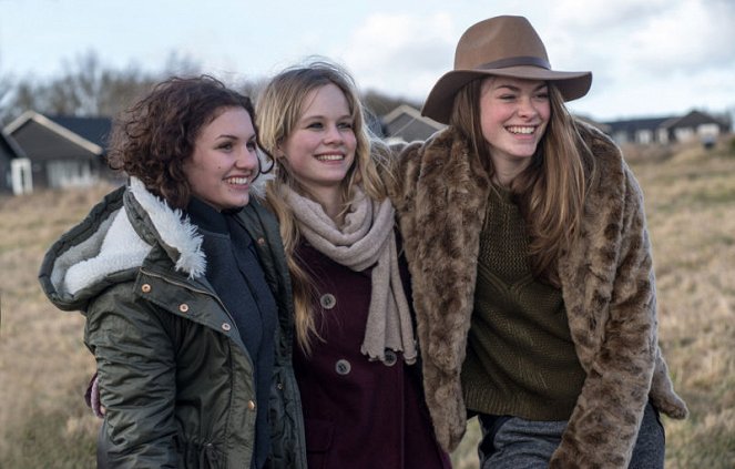 Valeria Eisenbart, Emilia Bernsdorf, Pauline Rénevier