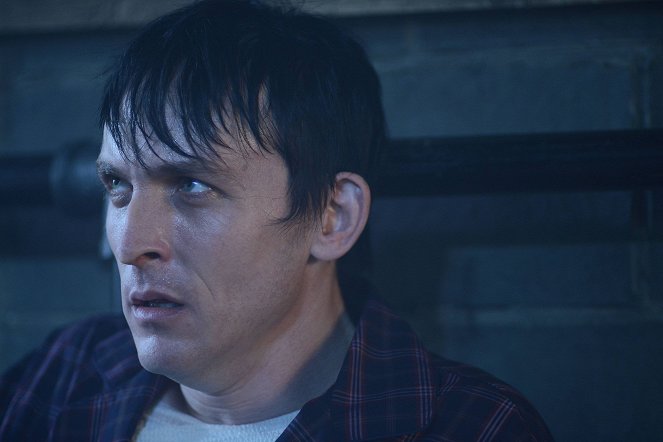 Gotham - A Bitter Pill to Swallow - Photos - Robin Lord Taylor