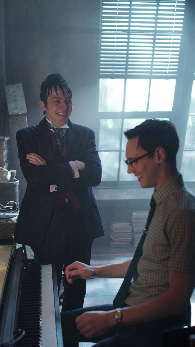 Gotham - Season 2 - Worse Than a Crime - Photos - Robin Lord Taylor, Cory Michael Smith