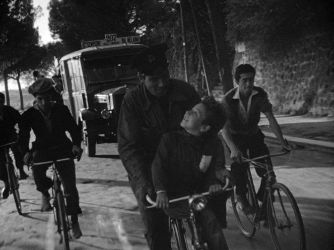 Biciklitolvajok - Filmfotók - Enzo Staiola