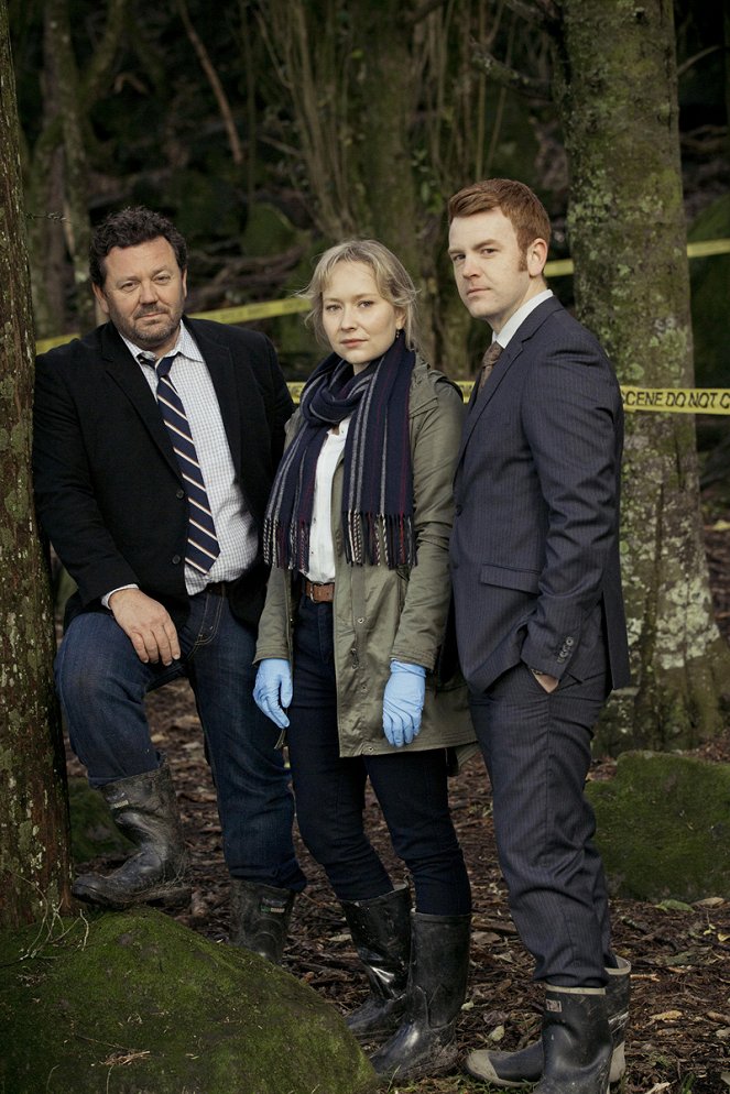 Brokenwood – Mord in Neuseeland - Werbefoto - Neill Rea, Fern Sutherland, Nic Sampson