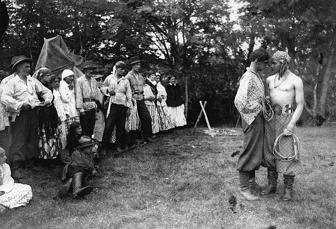 Mustalaishurmaaja - Kuvat elokuvasta - Bruno Laurén, Teuvo Tulio