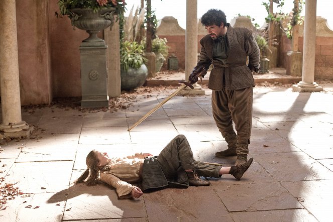Game of Thrones - Uma Coroa Dourada - De filmes - Maisie Williams, Miltos Yerolemou