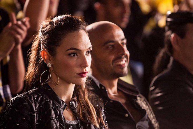 Shoshana khaloutz merkazi - De la película - Gal Gadot, Eli Finish