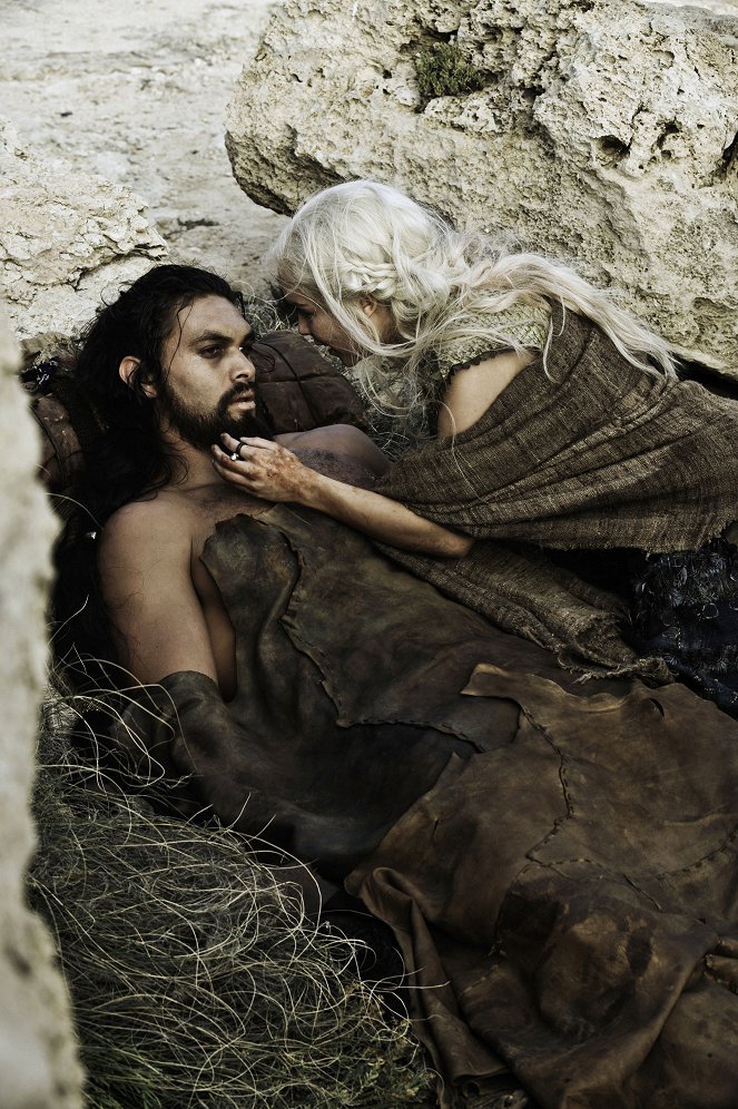 Game Of Thrones - Feuer und Blut - Filmfotos - Jason Momoa, Emilia Clarke