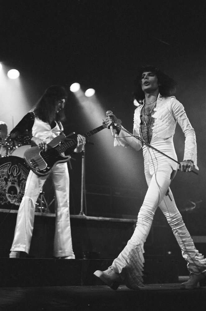 Queen - A Night in Bohemia - Do filme - John Deacon, Freddie Mercury