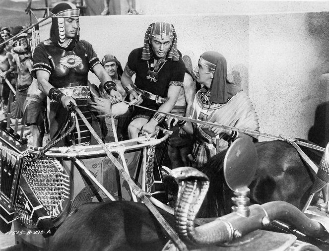 The Ten Commandments - Photos - Yul Brynner, Vincent Price