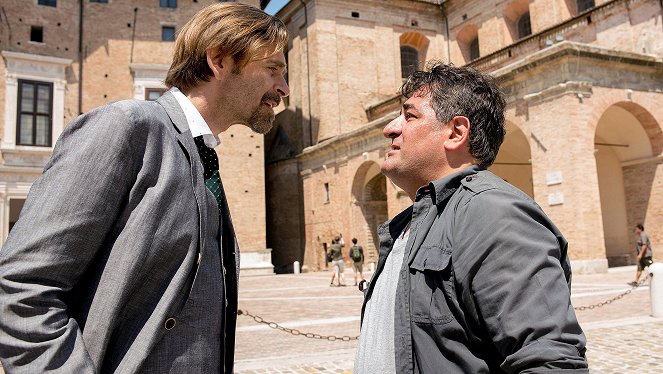 Der Urbino-Krimi - Die Tote im Palazzo - Z filmu - Tonio Arango, Hasan Ali Mete