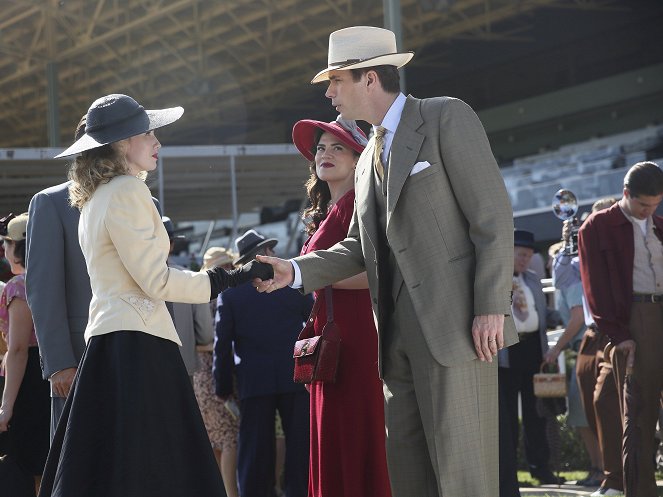 Agent Carter - Season 2 - The Lady in the Lake - Photos - Wynn Everett, Hayley Atwell, James D'Arcy