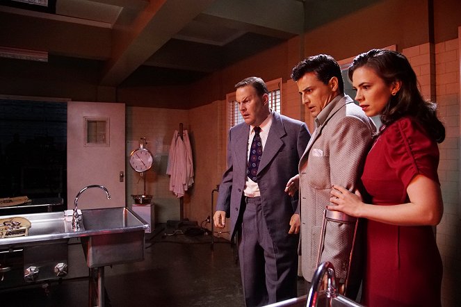 Agent Carter - The Lady in the Lake - De la película - Sean O'Bryan, Enver Gjokaj, Hayley Atwell