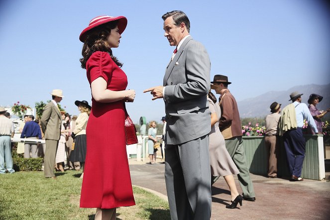 Agent Carter - Season 2 - Dáma v jazere - Z filmu - Hayley Atwell, Currie Graham
