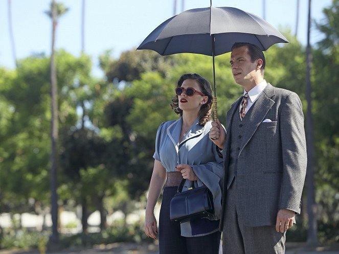 Agent Carter - Season 2 - Dáma v jazere - Z filmu - Hayley Atwell, James D'Arcy