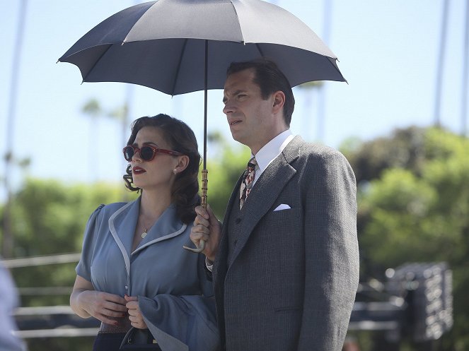 Agent Carter - Season 2 - Dáma v jazere - Z filmu - Hayley Atwell, James D'Arcy