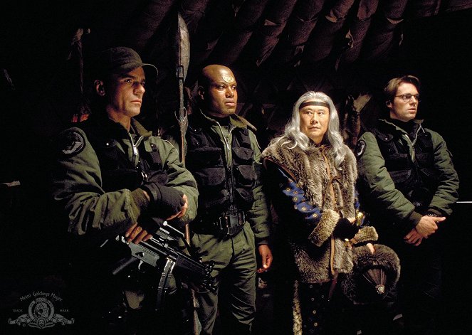 Stargate Kommando SG-1 - Verraten und Verkauft - Filmfotos - Richard Dean Anderson, Christopher Judge, Soon-Tek Oh, Michael Shanks