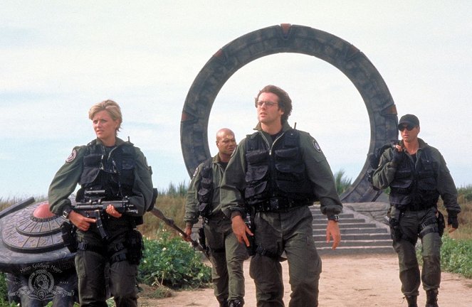 Stargate SG-1 - Singularity - Van film - Amanda Tapping, Christopher Judge, Michael Shanks, Richard Dean Anderson