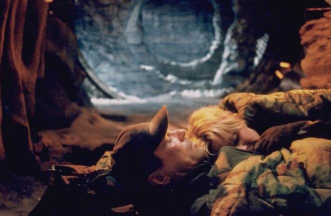 Stargate SG-1 - Solitudes - Van film - Richard Dean Anderson, Amanda Tapping
