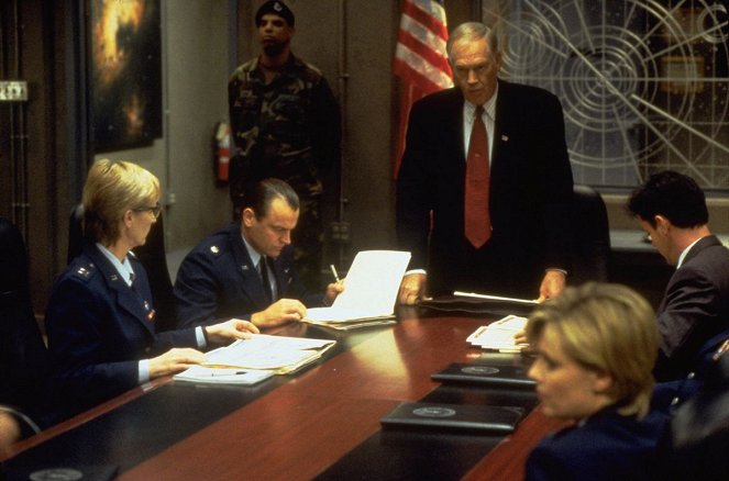 Stargate Kommando SG-1 - Die Invasion (Teil 2) - Filmfotos - Robert Wisden, Ronny Cox