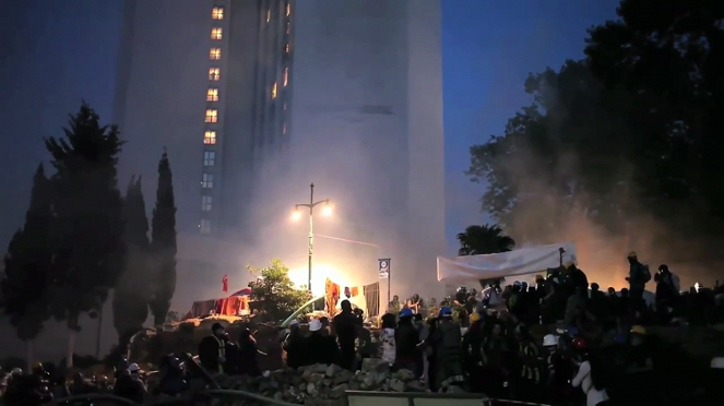 Začalo to stromy: Vzpoura v Gezi Parku - Van film