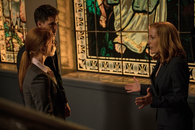 The X-Files - Season 10 - Photos - Lauren Ambrose, Robbie Amell, Gillian Anderson