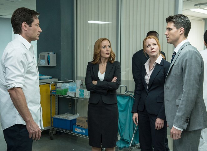 Arquivo X - Babylon - Do filme - David Duchovny, Gillian Anderson, Lauren Ambrose, Robbie Amell