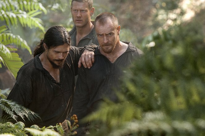 Black Sails - Die geheime Siedlung - Filmfotos - Luke Arnold, Tom Hopper, Toby Stephens