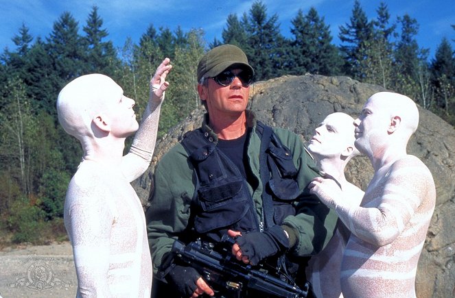 Stargate SG-1 - Season 2 - One False Step - Photos - Richard Dean Anderson