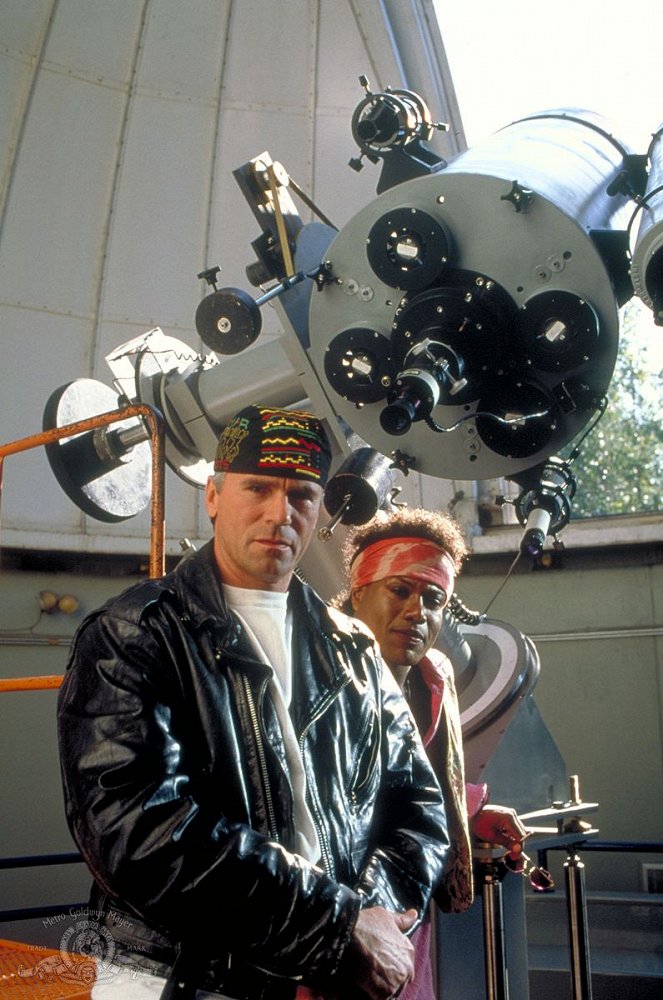 Stargate SG-1 - 1969 - Van de set - Richard Dean Anderson, Christopher Judge