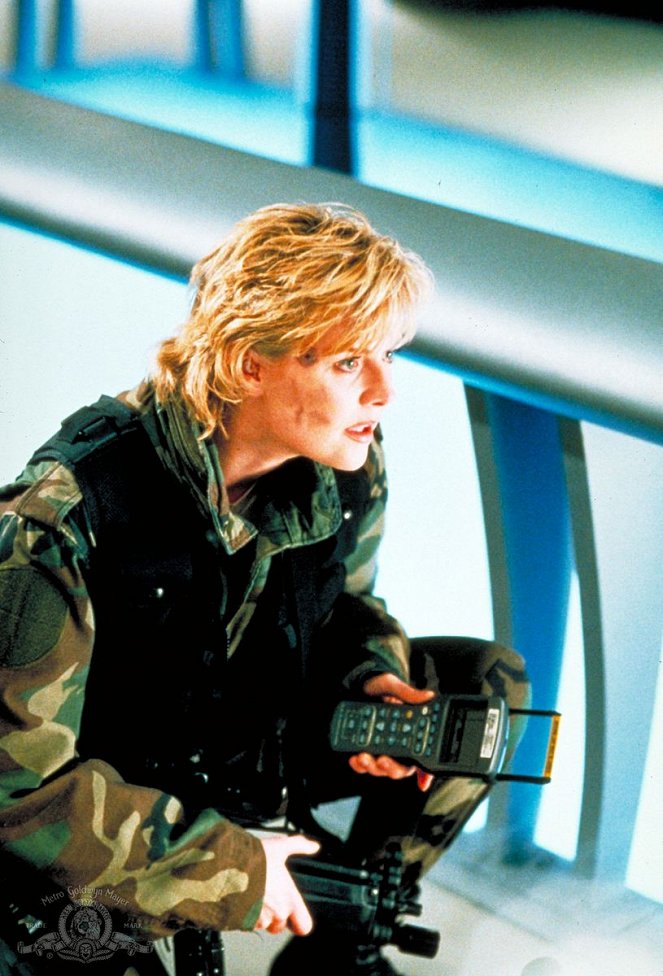Stargate SG-1 - Into the Fire - Photos - Amanda Tapping