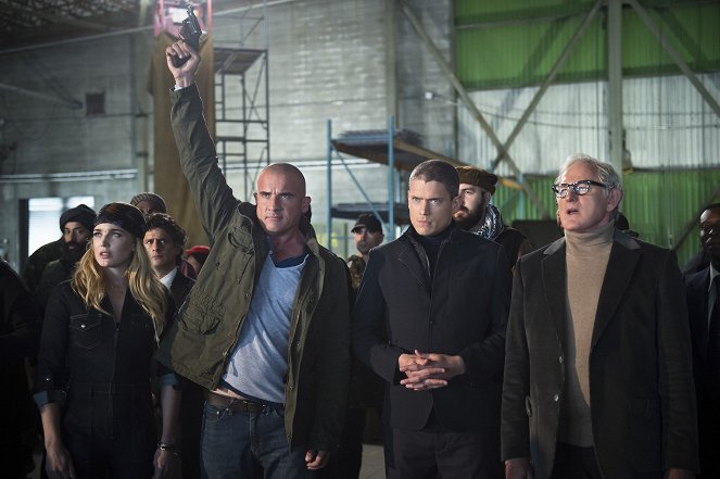 Legends of Tomorrow - Season 1 - Pilot, Part 2 - Photos - Caity Lotz, Dominic Purcell, Wentworth Miller, Victor Garber