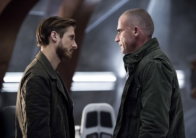 Legends of Tomorrow - Blood Ties - Photos - Arthur Darvill, Dominic Purcell