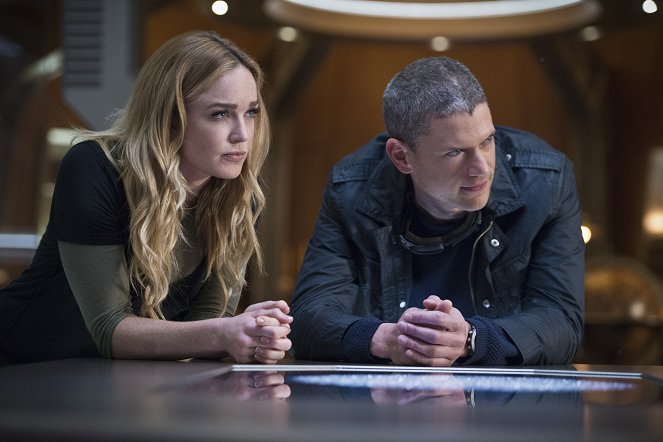 Legends of Tomorrow - White Knights - Photos - Caity Lotz, Wentworth Miller