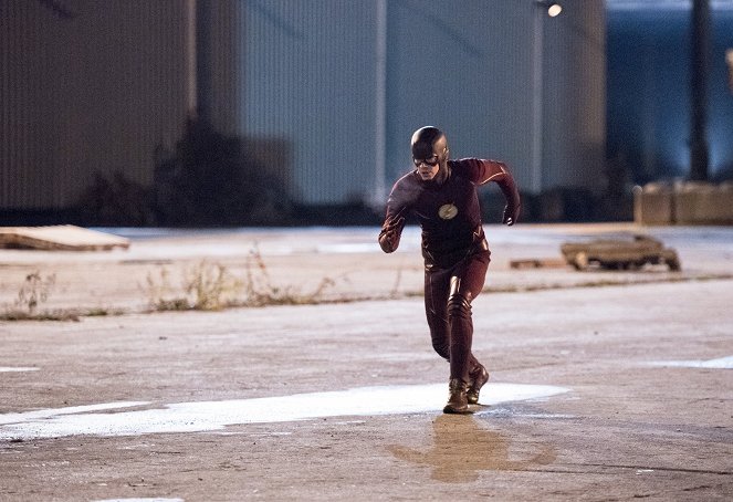 The Flash - Season 2 - Fast Lane - Photos - Grant Gustin