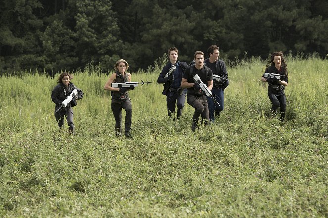 The Divergent Series: Allegiant - Van film - Zoë Kravitz, Shailene Woodley, Ansel Elgort, Theo James, Miles Teller, Maggie Q