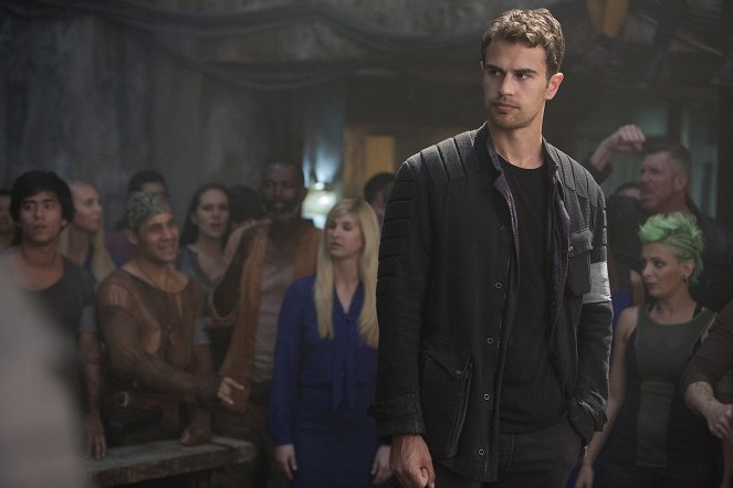 The Divergent Series: Allegiant - Van film - Theo James