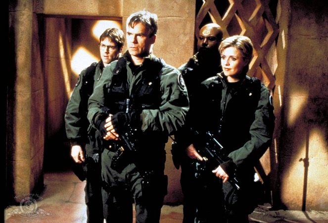 Stargate SG-1 - Learning Curve - Van film - Michael Shanks, Richard Dean Anderson, Christopher Judge, Amanda Tapping