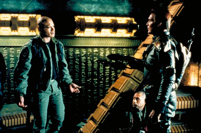 Stargate Kommando SG-1 - Season 3 - Kopfgeldjäger - Filmfotos - Christopher Judge, Sam J. Jones