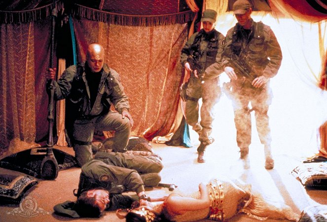 Stargate Kommando SG-1 - Season 3 - Sha’res Tod - Filmfotos - Christopher Judge, Amanda Tapping