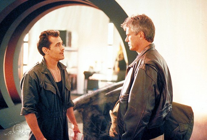 Stargate SG-1 - Shades of Grey - Van film - Christian Bocher, Richard Dean Anderson