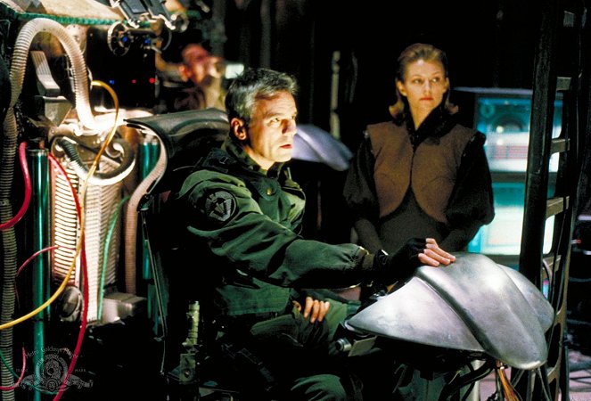 Stargate SG-1 - Season 4 - The Other Side - Photos - Richard Dean Anderson, Anne Marie DeLuise