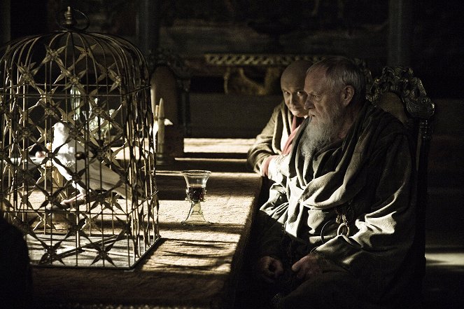 Game of Thrones - Season 2 - The North Remembers - Photos - Conleth Hill, Julian Glover