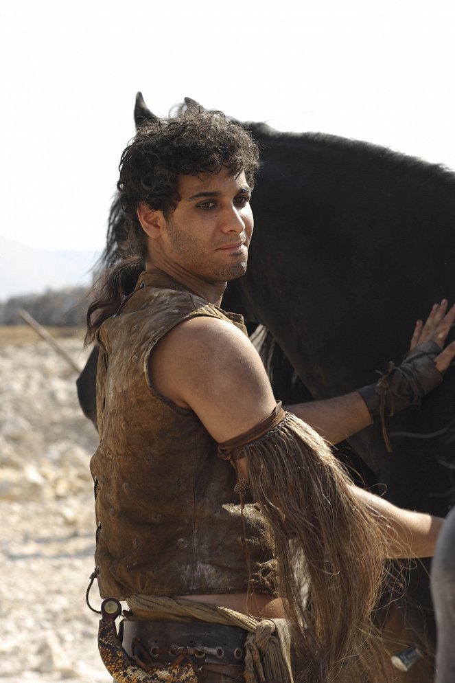 Game of Thrones - The North Remembers - Photos - Elyes Gabel
