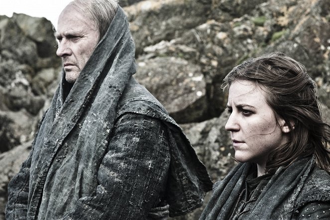 Game of Thrones - Season 2 - What Is Dead May Never Die - Photos - Jonathan Ryan, Gemma Whelan